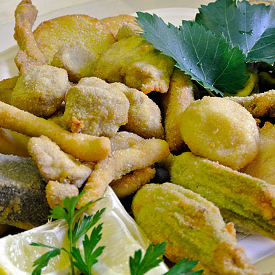 Nel weekend è possibile prenotare il Gran Fritto Misto alla Piemontese, piatto della cucina tradizionale di Torino e piemontese al ristorante Antica trattoria Con Calma nella pre collina di Torino, zona Sassi Corso Casale. In inverno anche finanziera e bollito misto, tartufo bianco, funghi porcini, bagna cauda, batsoà, dolci fatti in casa. Sempre aperti a cena, la domenica anche a pranzo.